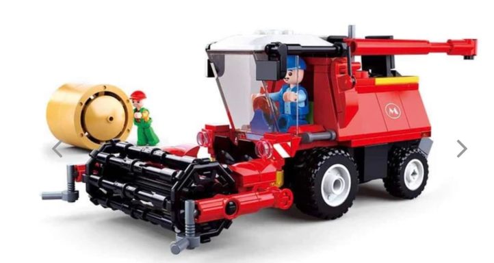 sluban Farm Combine Harvester Driver Brick Kit (229 Pcs)