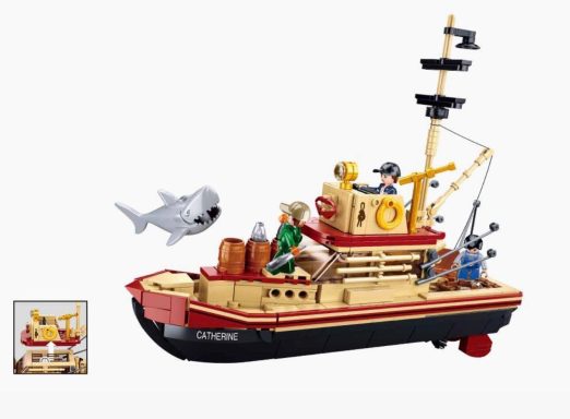 SLUBAN Model Bricks Great Shark Ship Building Brick Kit (592 Pcs)